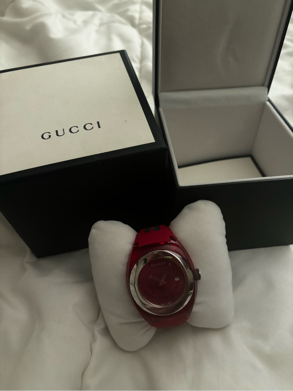 Gucci Red Women's Rubber Band Watch